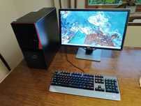 Komputer gamingowy win11 pro z monitorem i klawiaturą