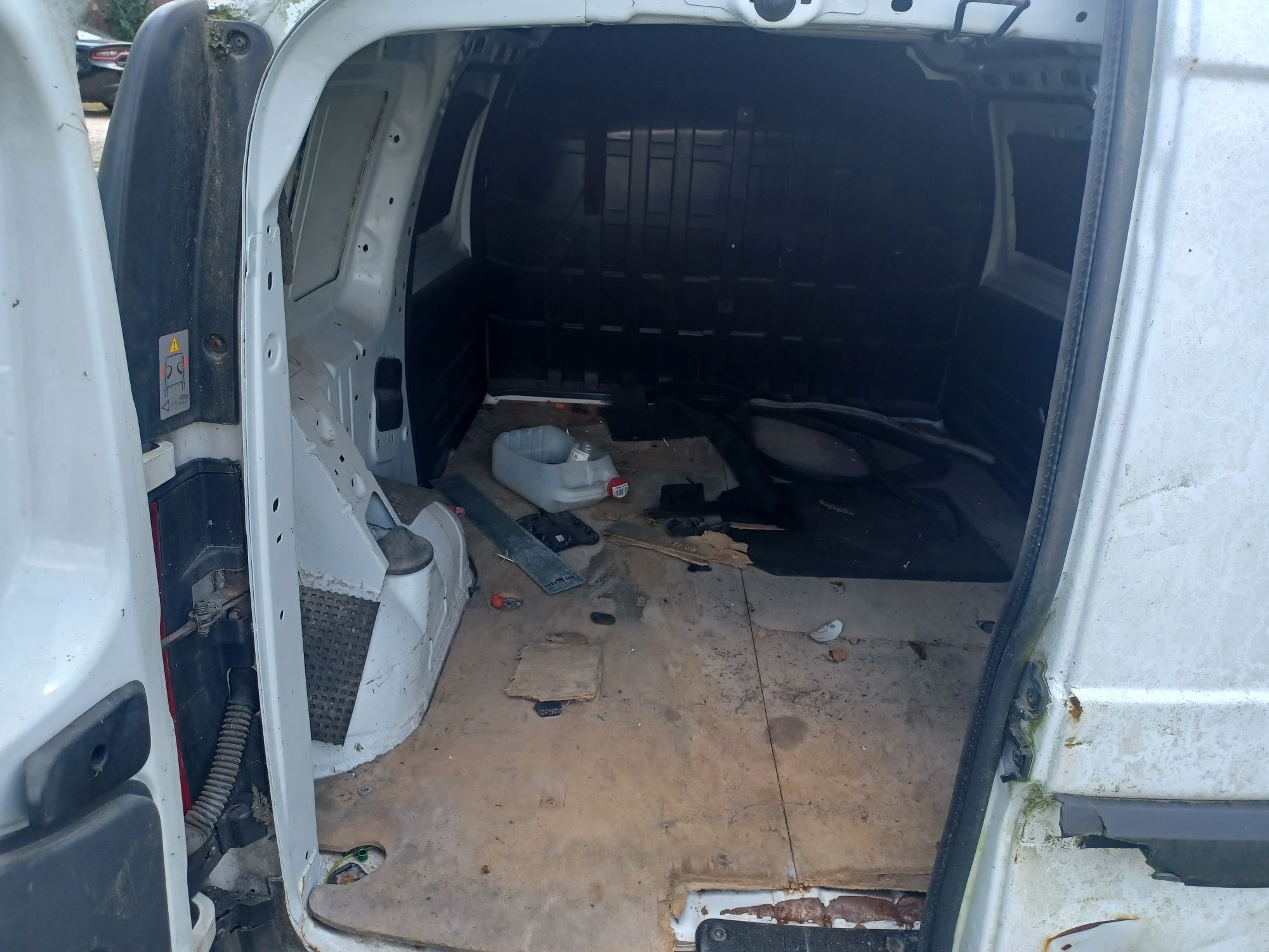 Dacia Logan 1.4 Benzyna maly przebieg