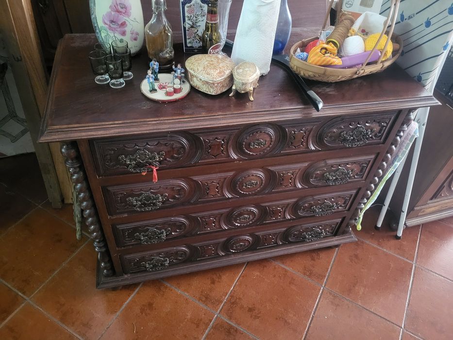 Roupeiro + comoda + 2 camiseiros