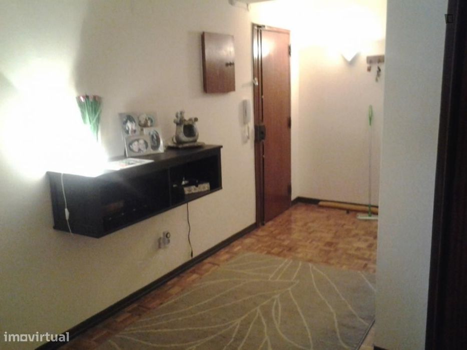 Quarto - localizado em Carcavelos Lisbon