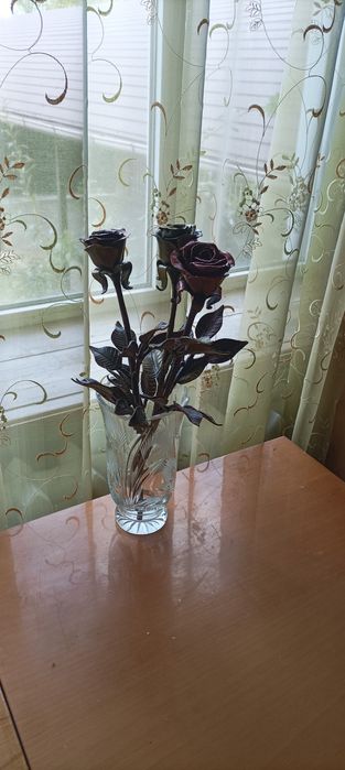 Розы выкованные из металла