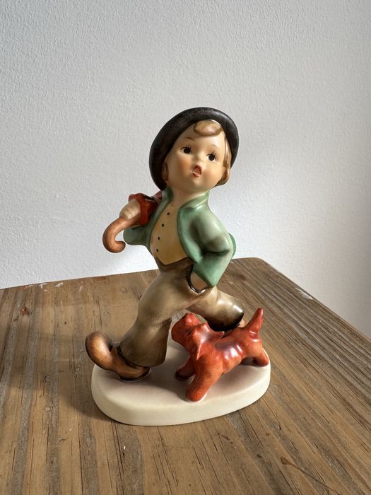 Figura Goebel Hummel HUM 5 - Menino com cachorro - Como nova