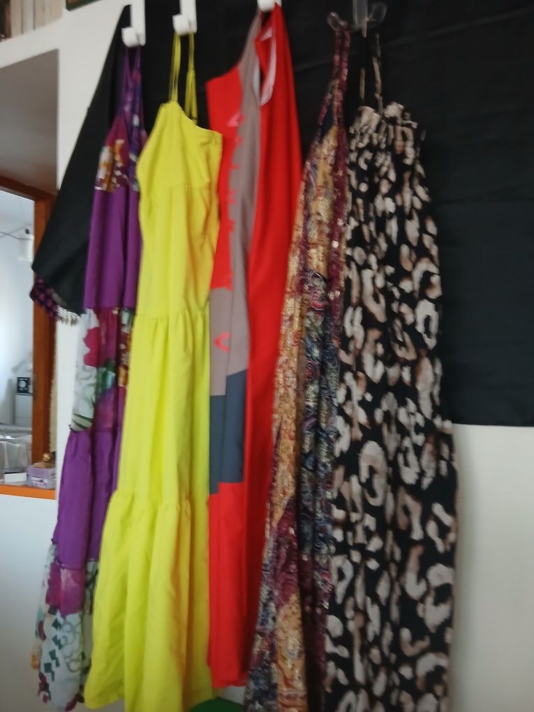Varios vestidos de alcas para verão