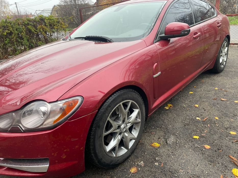 Продаю автомобиль ягуар хф