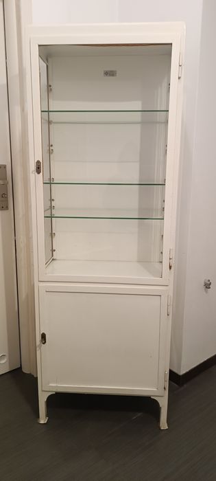 Szafa na narzędzia medyczna metalowa witryna prl vintage