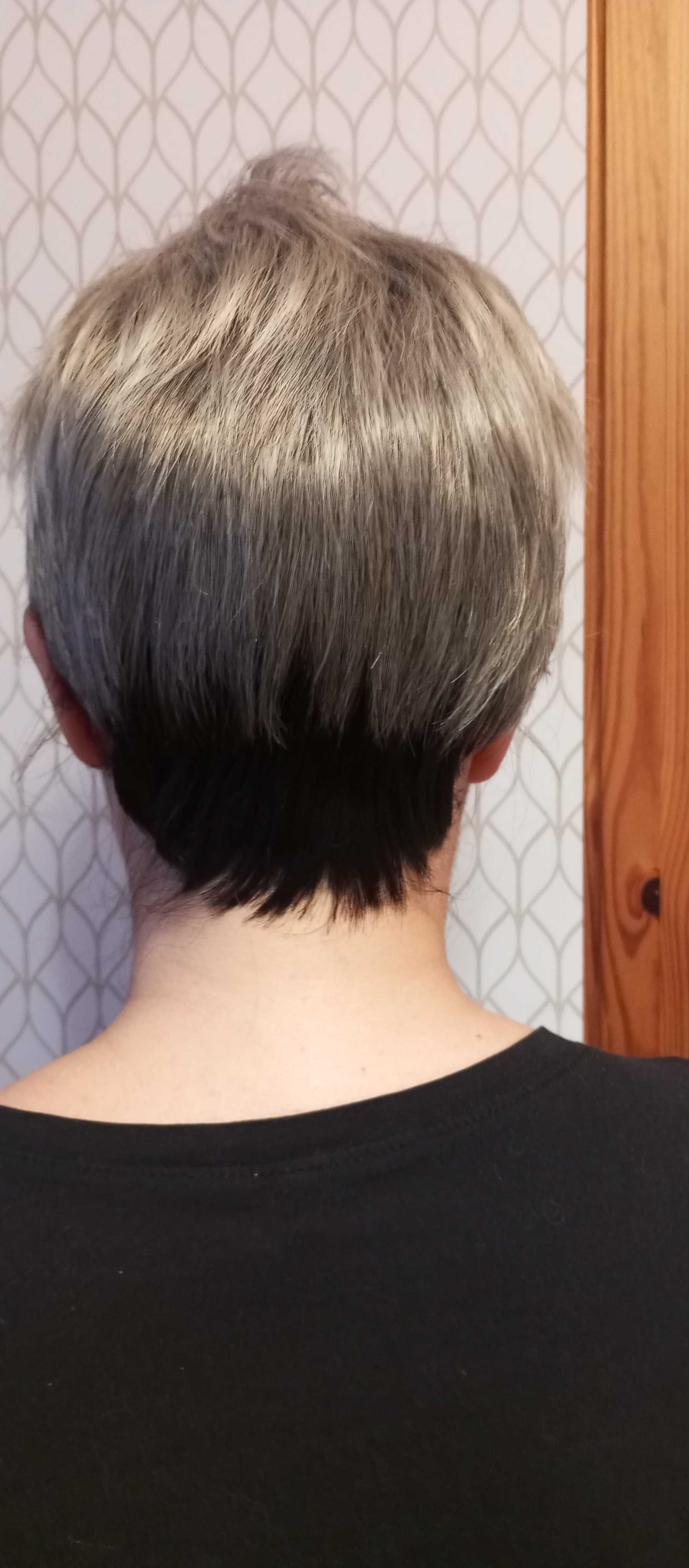 Peruka , krótkie włosy ombre.