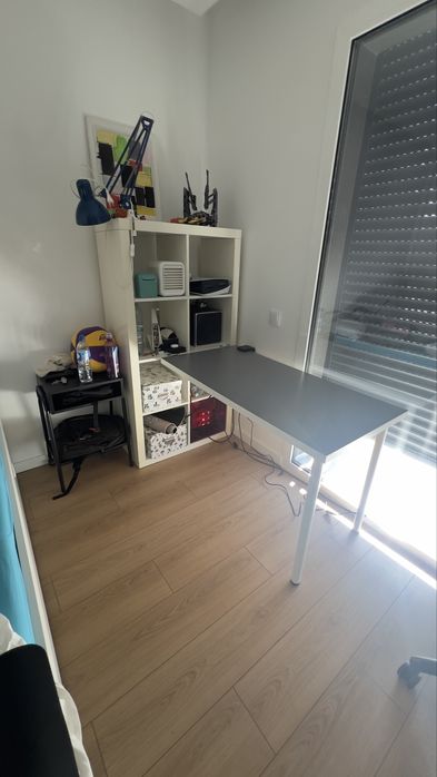Secretária com estante