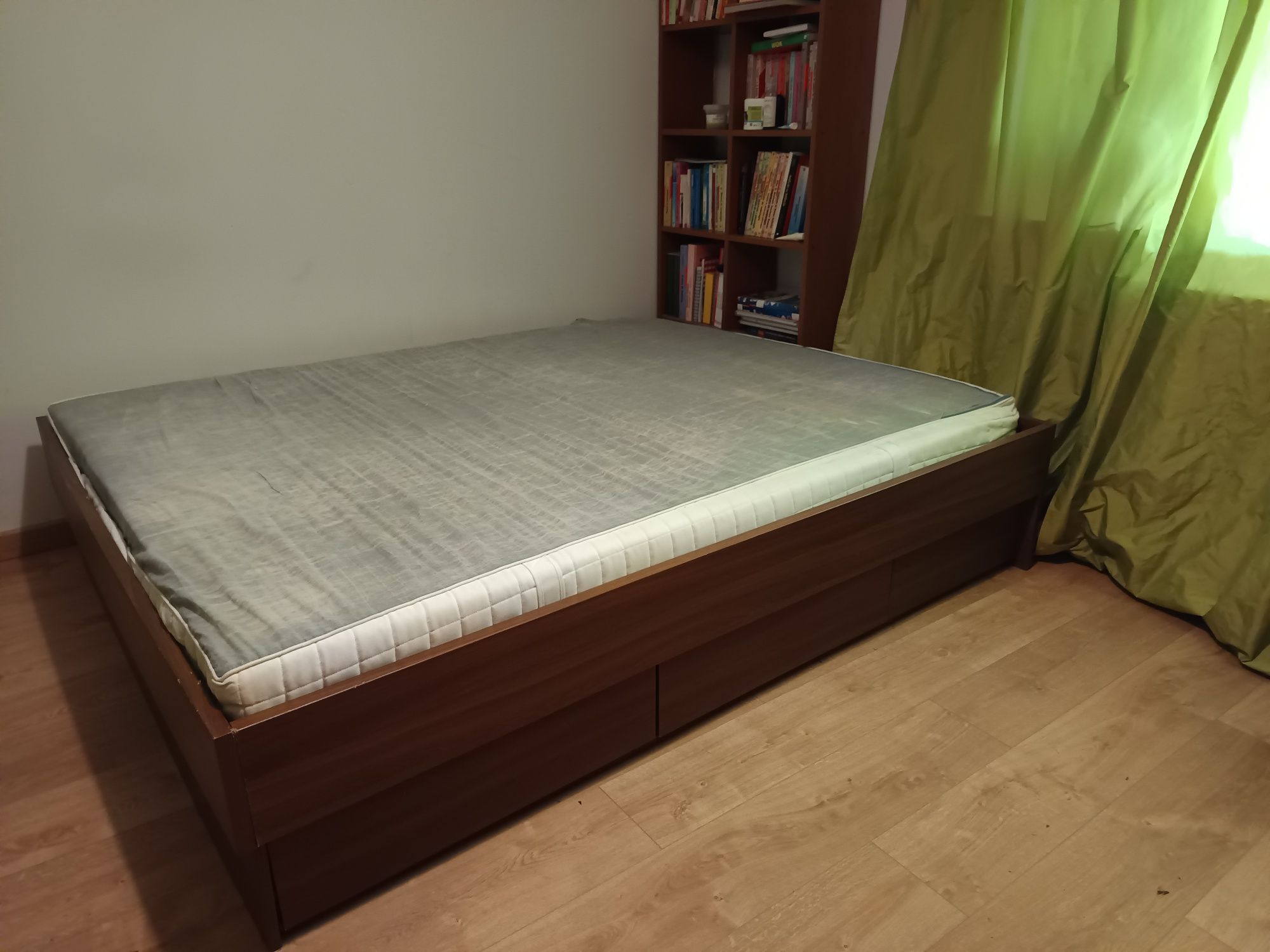 Cama de casal completa com 4 gavetoēs venda urgente