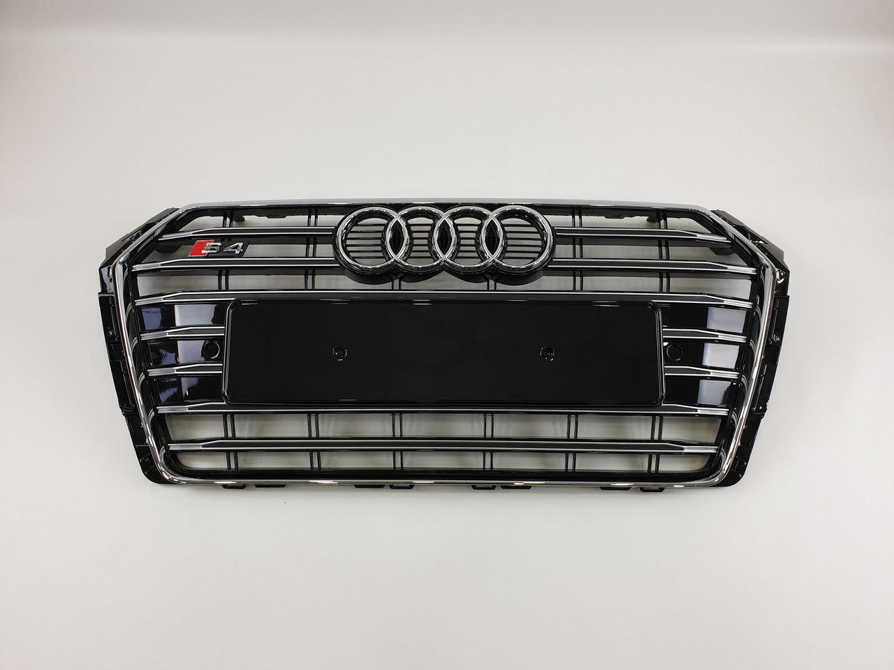 Решетка радиатора Audi A4 2015-2019 Черная с хромом в стиле S-Line