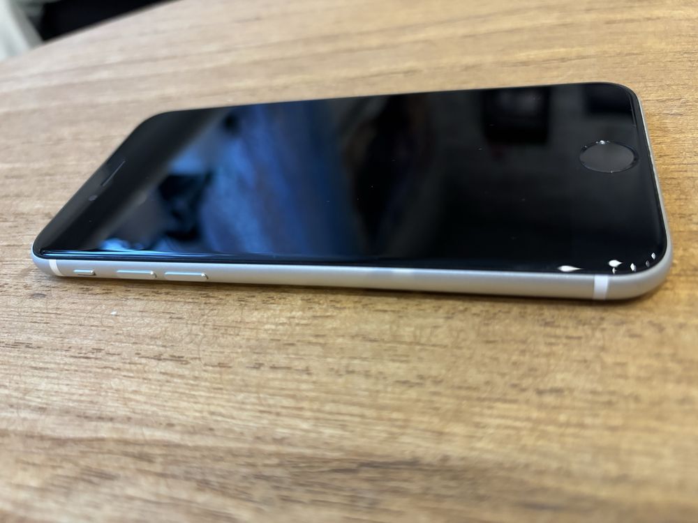iPhone SE 2020 | 64 GB | Biały | Używany | Alcesoria w zestawie