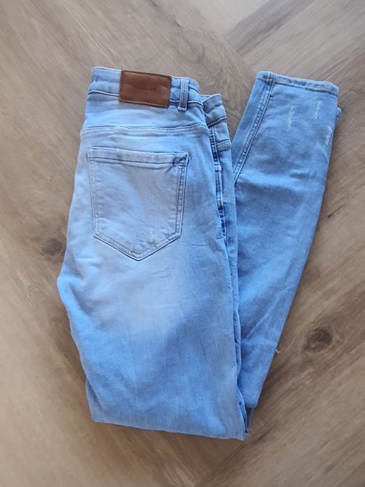 Jeansy Zara z rozdarciami, rurki