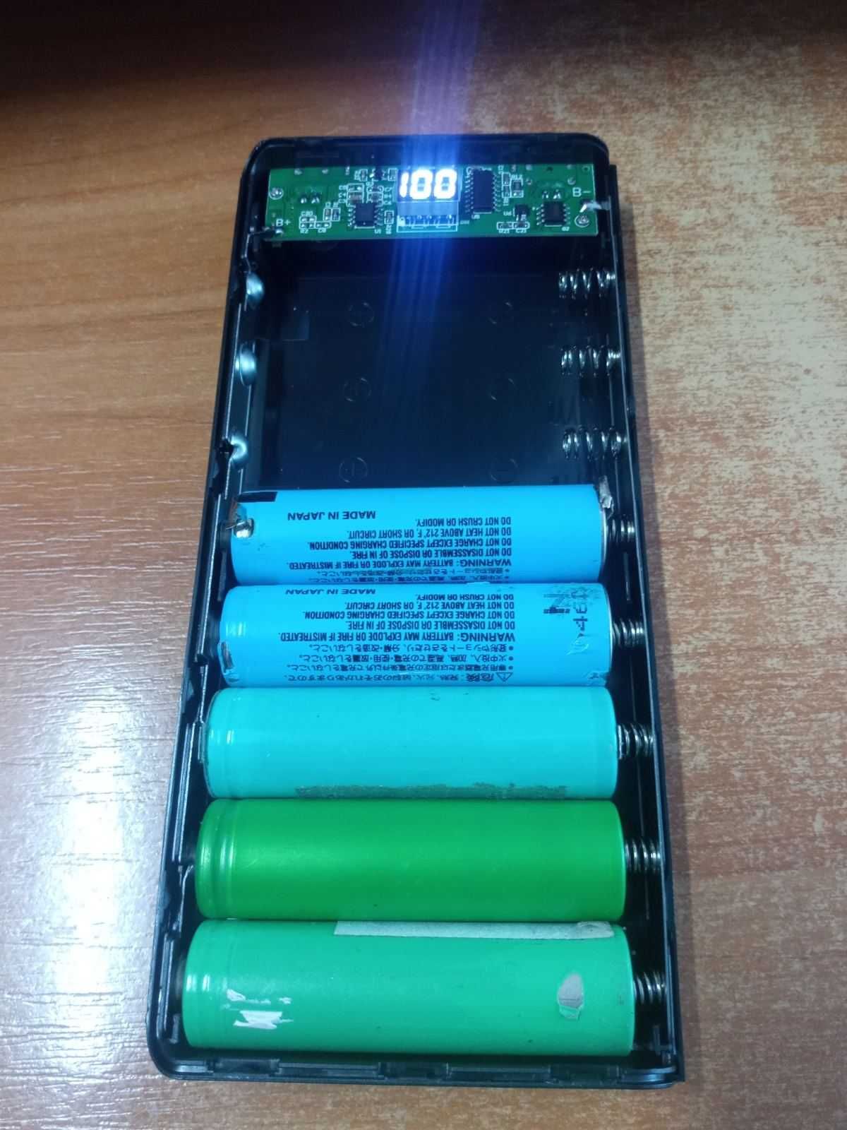 Пауэрбанк повербанк Powerbank корпус под 8 аккумулятор 18650