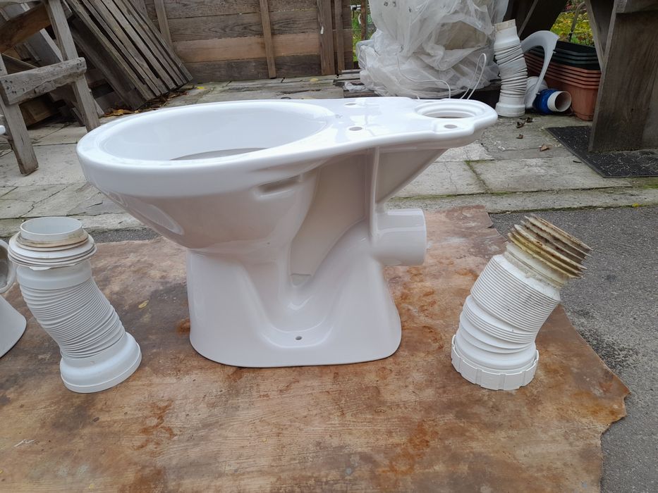 Унітаз + гофра. Чисті. Осокорки.