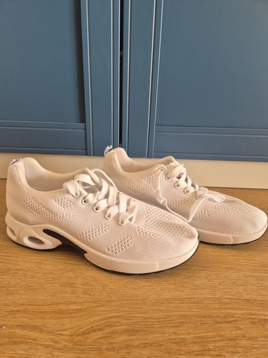 Nowe białe adidasy rozmiar 39