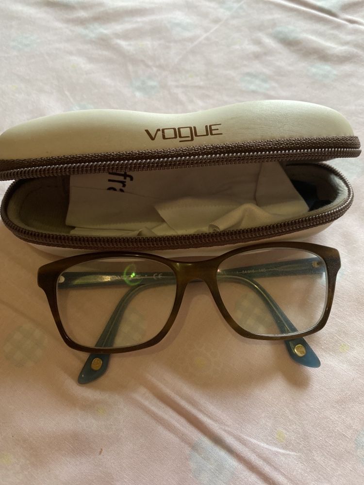 Armacao oculos vogue