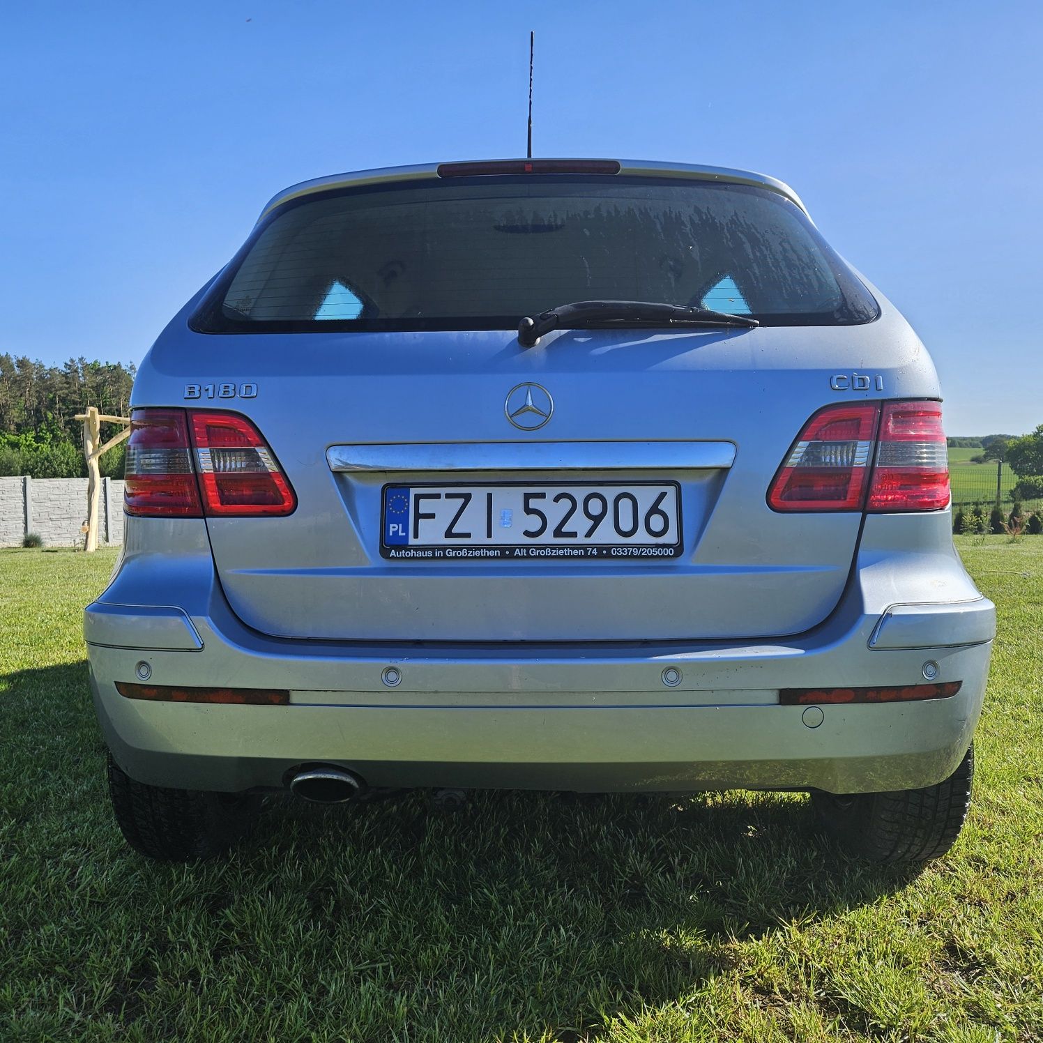 Mercedes-Benz B180