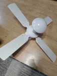Lampa z wiatrakiem