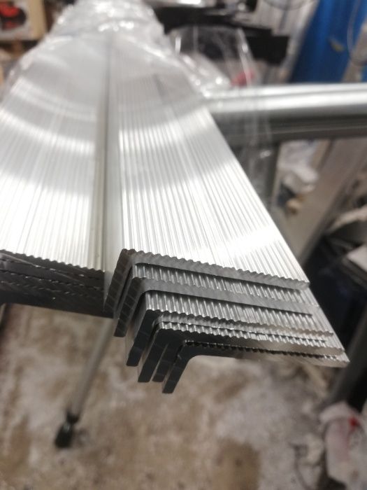 PROFIL antypoślizgowy Kątownik ALUMINIOWY Schodowy , ozdobny ,40X25X2
