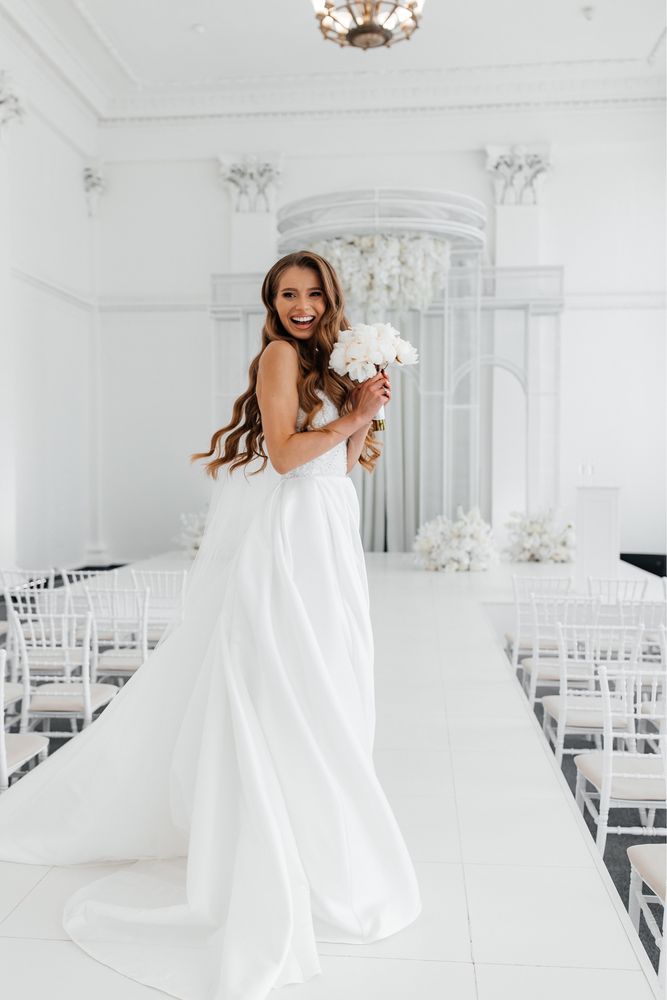 Весільна сукня атласна Ariamo Salon від Tesoro Bridal