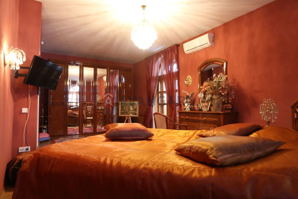 Продам 5 ком кв Центр, авторский ремонт