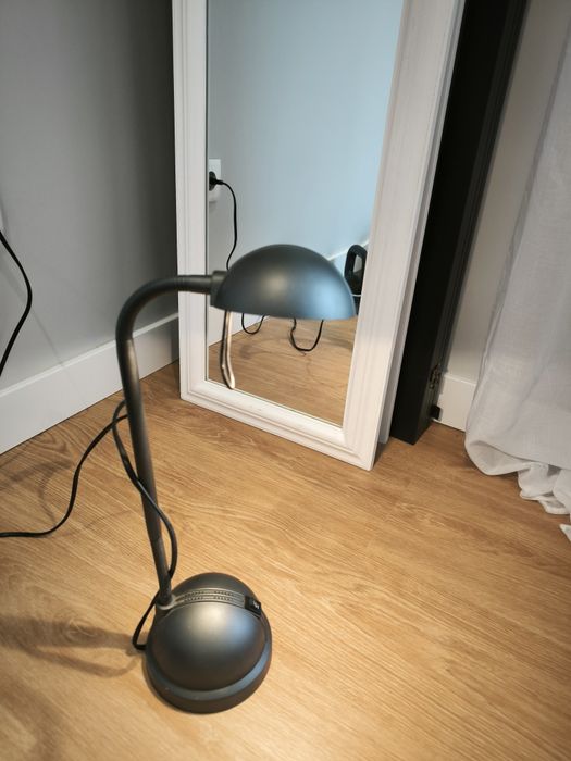 Candeeiro de mesa, c/regulação de luz e posição.Impecável. Negociável.