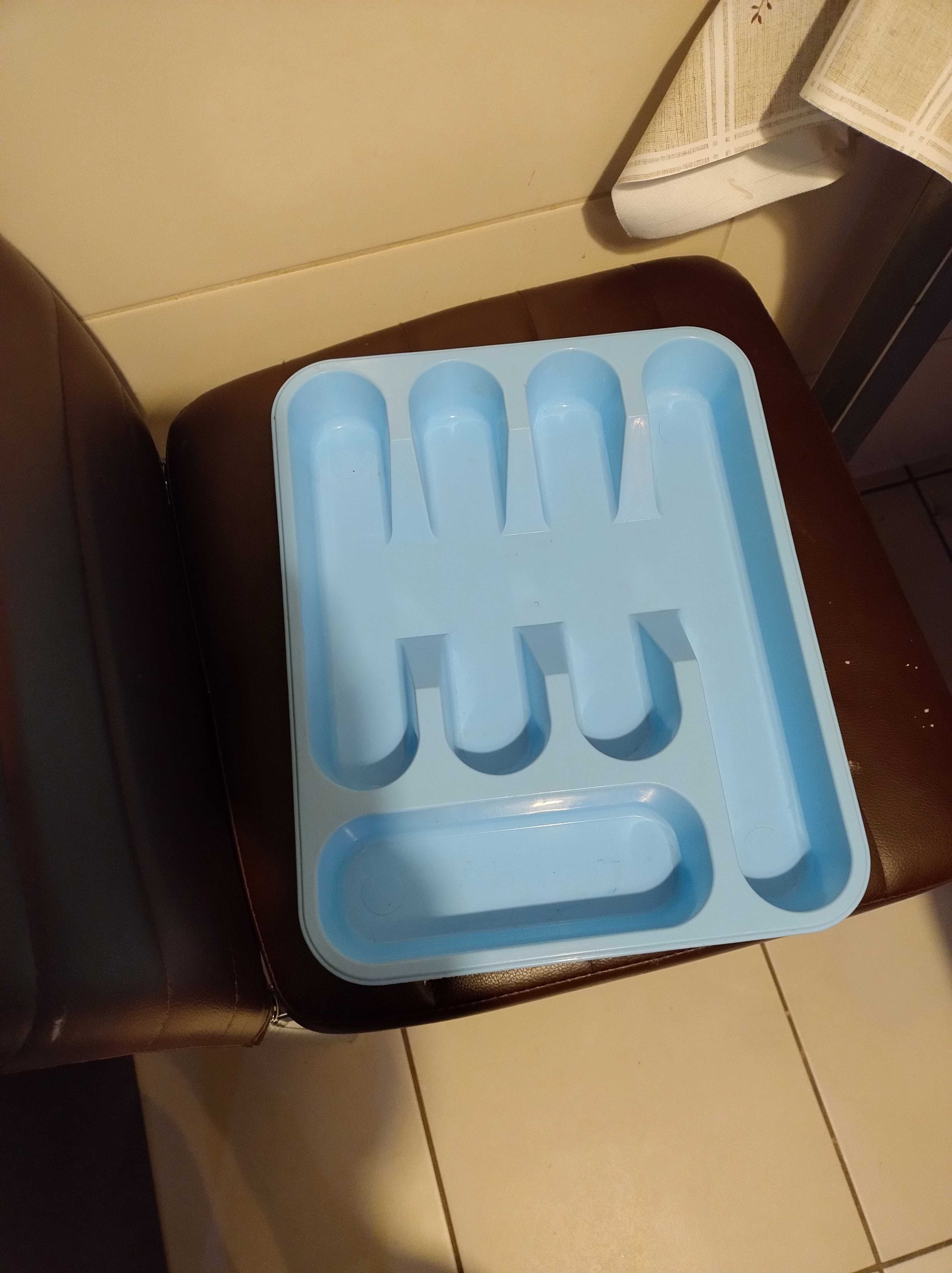 Pojemnik na sztućce plastikowy