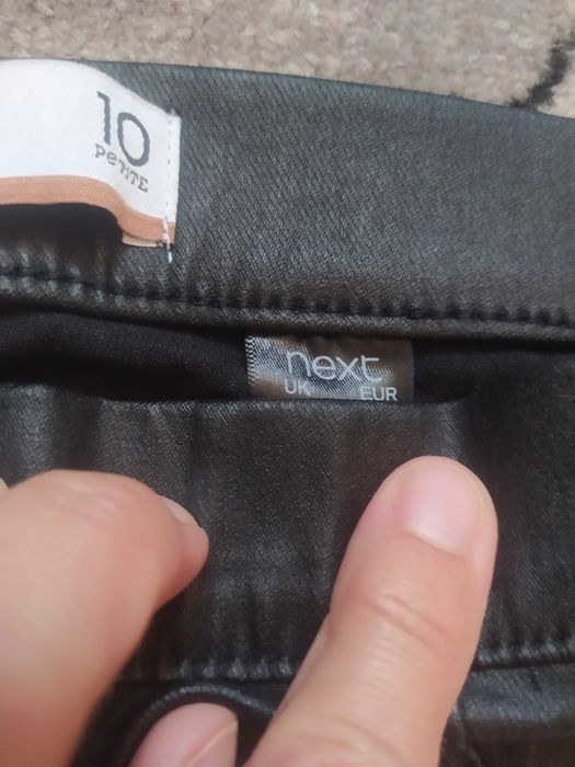 Spodnie rurki woskowane czarne Next jak legginsy