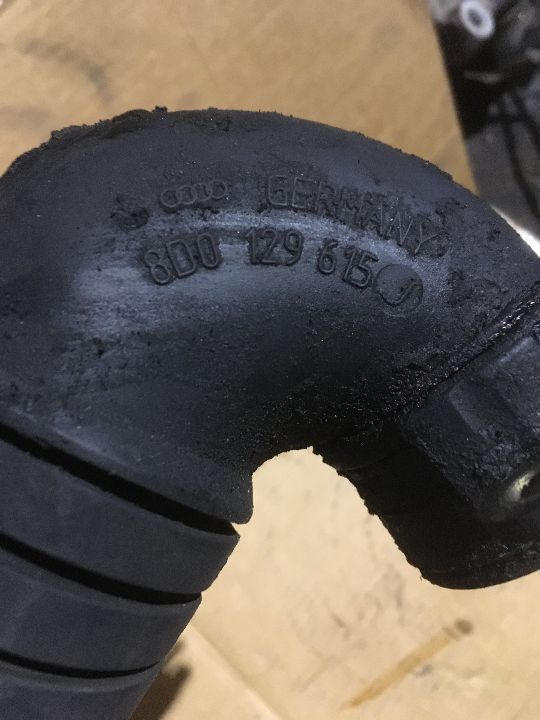 DOLOT POWIETRZA VOLKSWAGEN PASSAT B5 1.9TDI 8D0129615