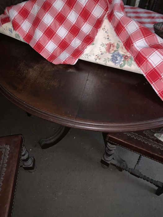 Mesa de Sala em bom estado.