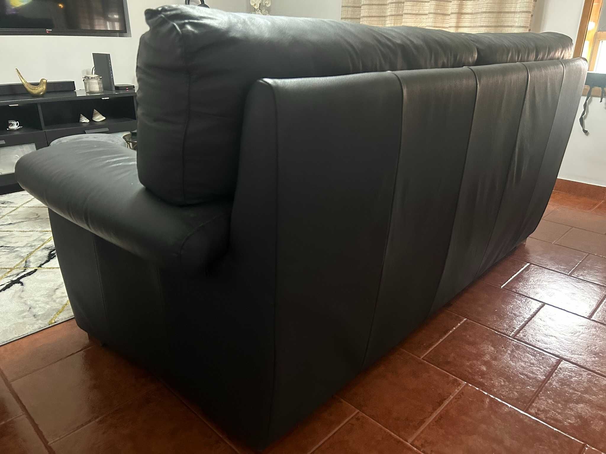 Vendo sofá em pele genuína