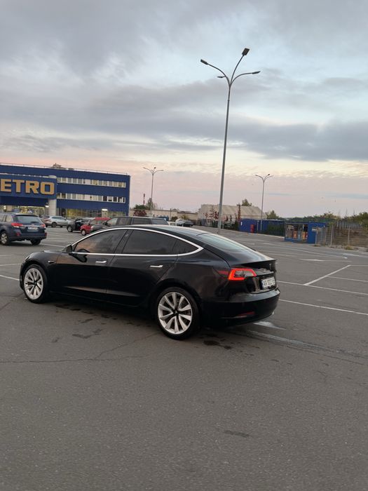 Тесла модел 3 2020года 75кв лонг рейнж