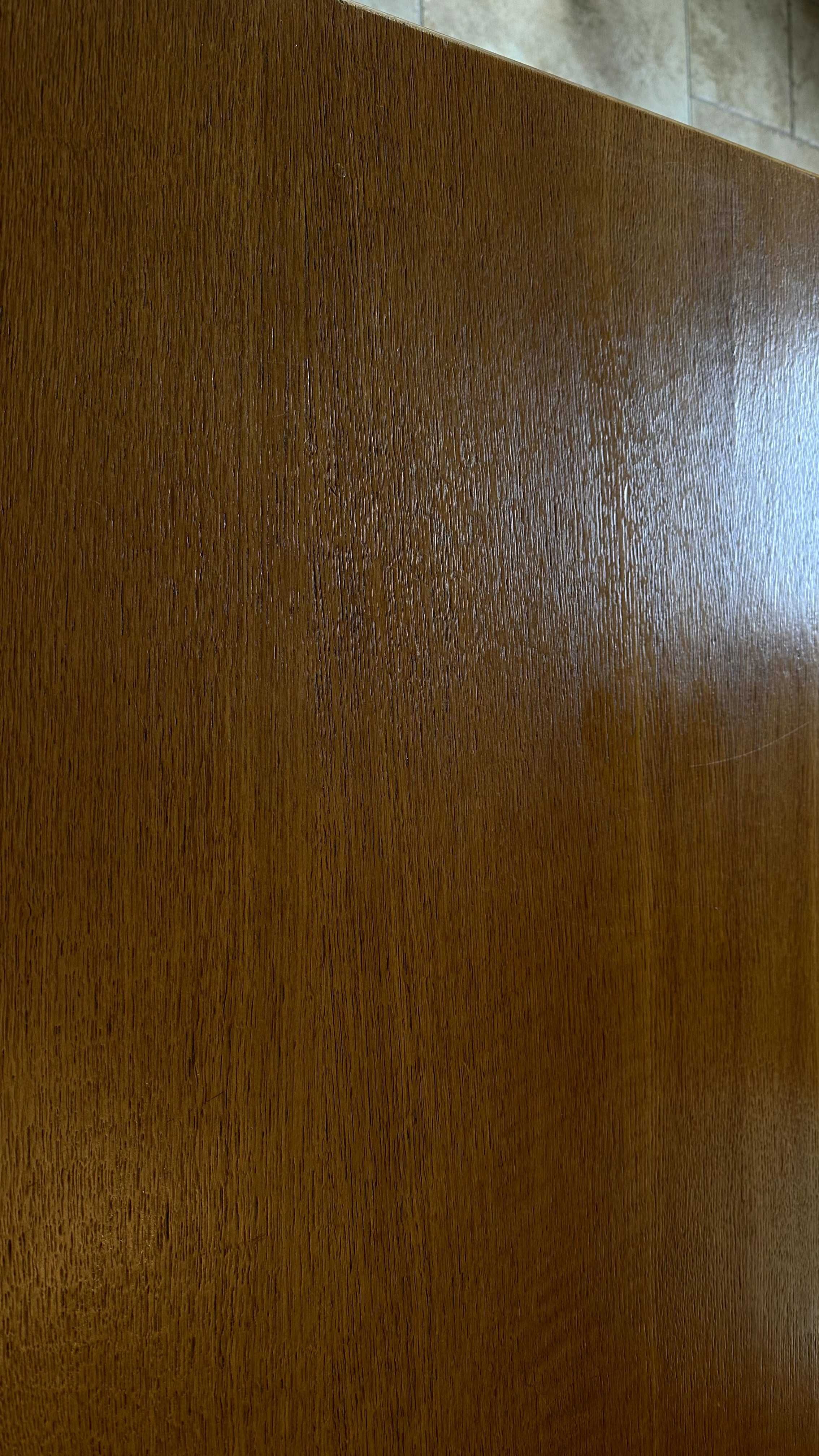 Sprzedam elegancki i solidny stół jadalniany 250x100 cm z 6 krzesłami.