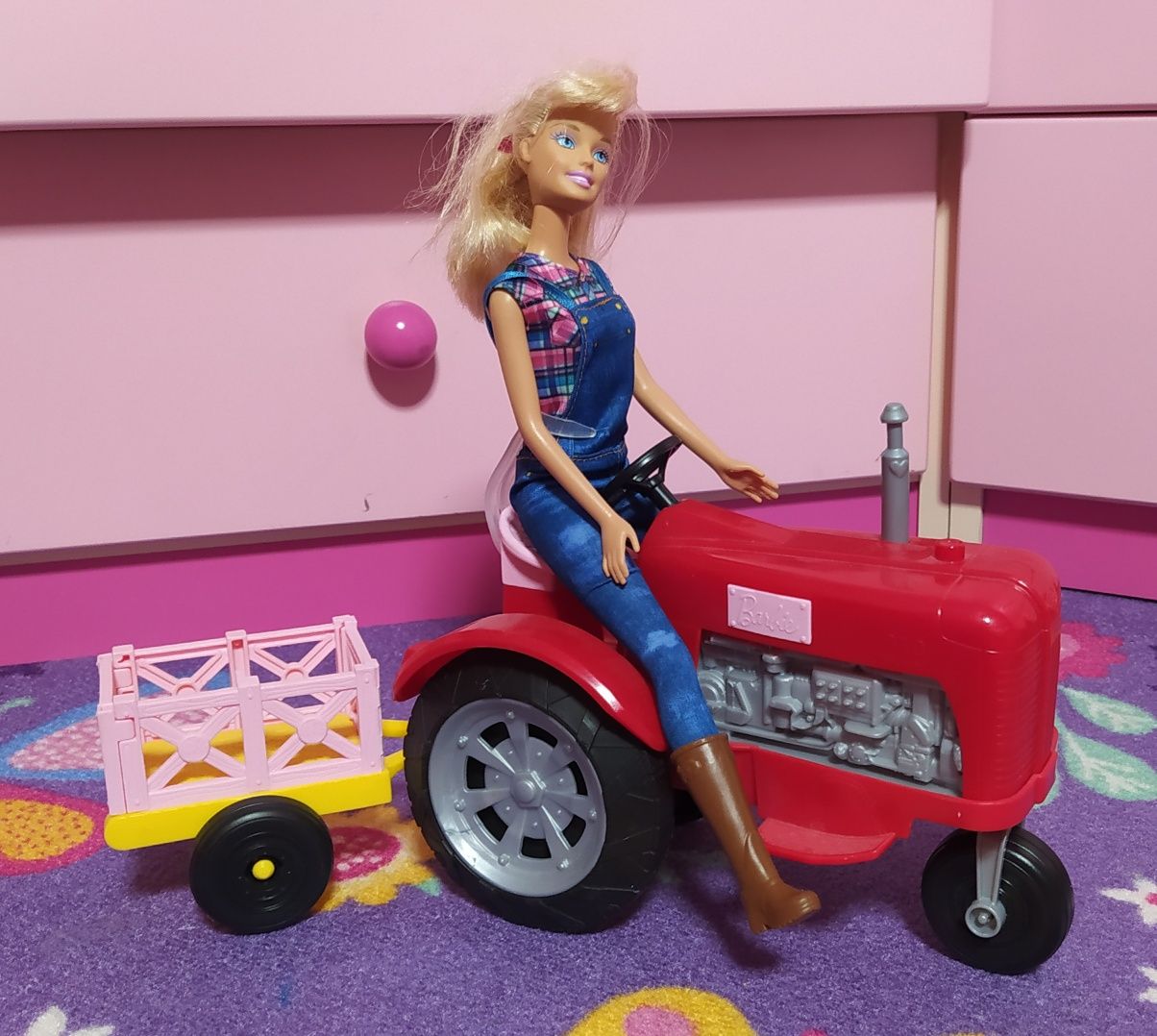 Barbie farmerka na traktorze