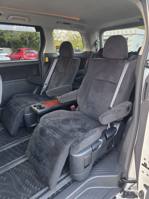 Toyota Vellfire 2,4 CVT 2010 7 мест