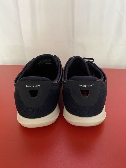 Женские кроссовки Skechers размер 40