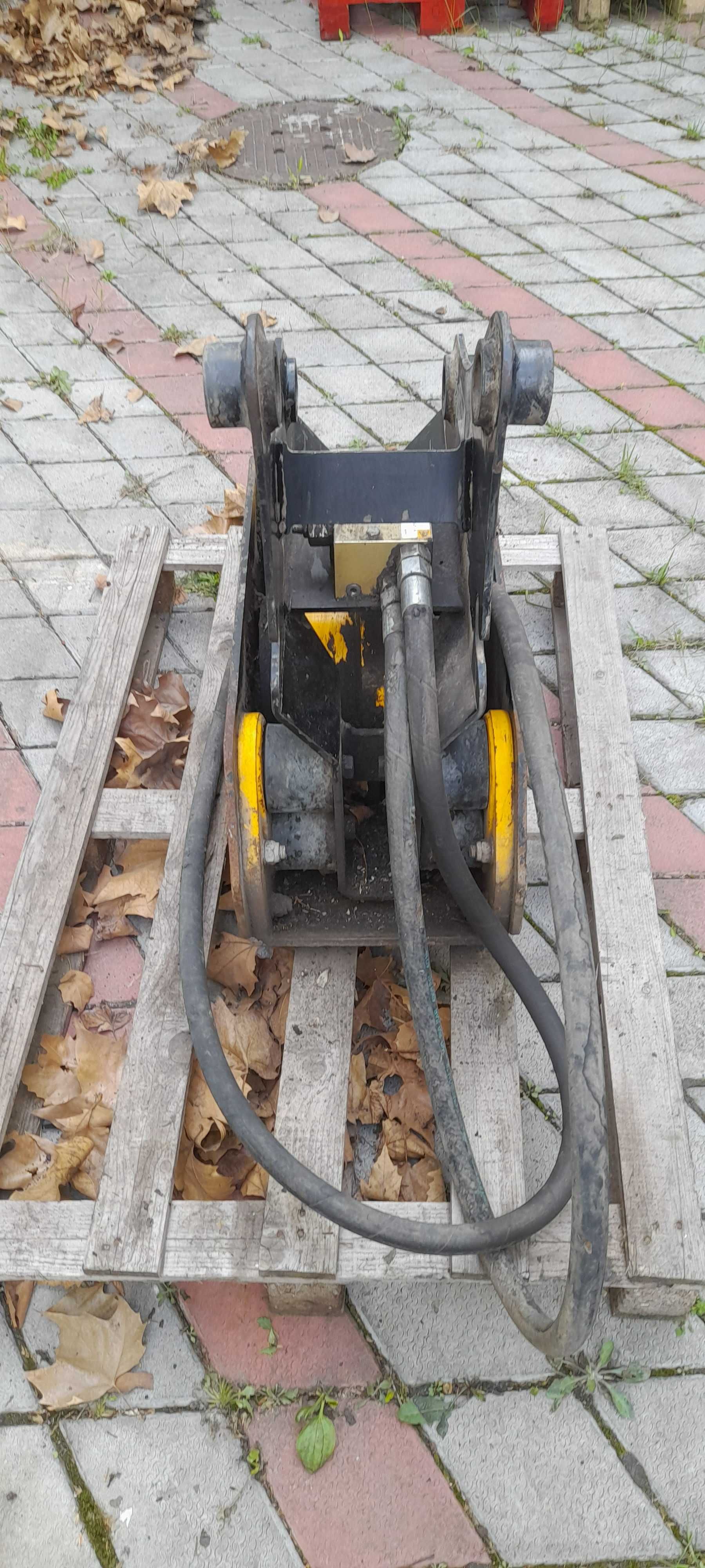JCB вібраційна плита (трамбовка) до JCB 3/4/5СХ оригінал