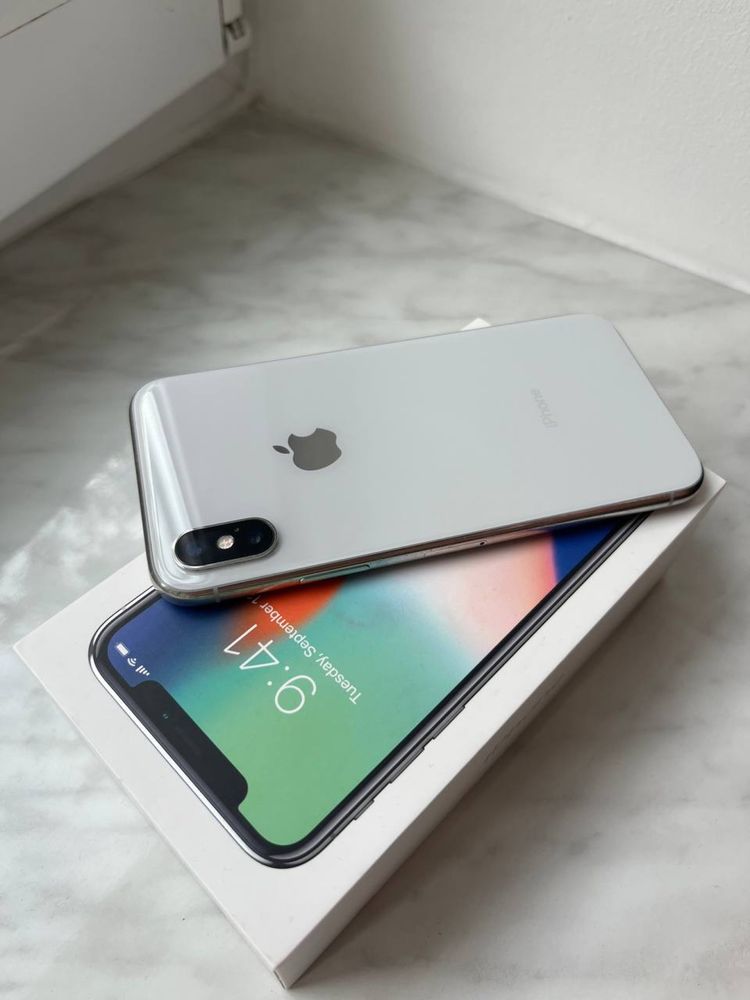 iPhone X в білому кольорі