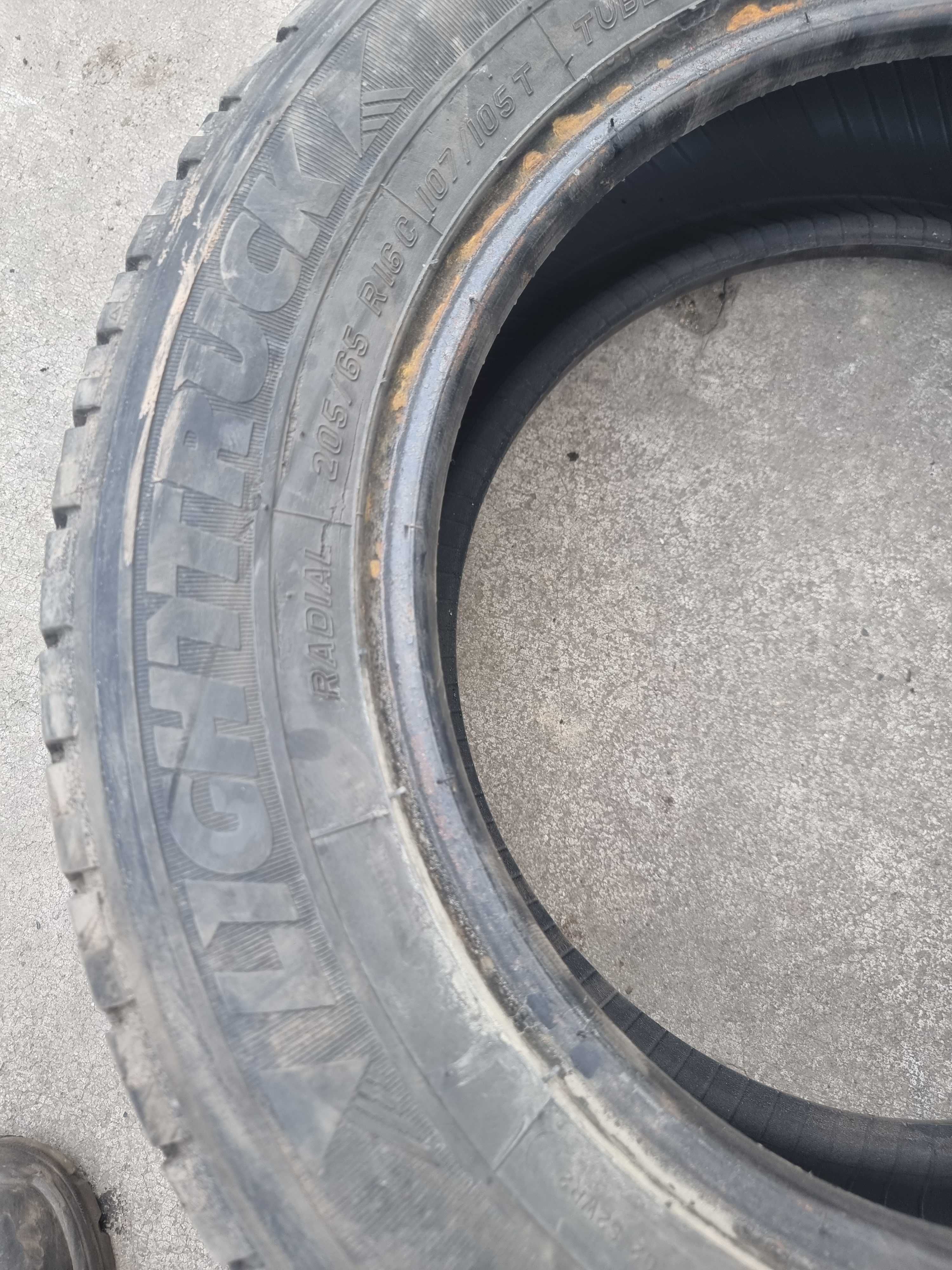 Opony 2 szt. 205/65/16C 2022 r. Taurus Light Truck DOT 0422 8,3 mm