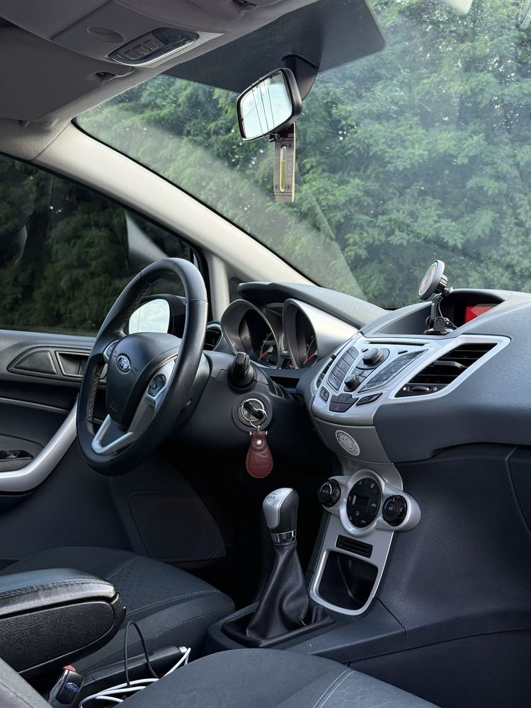 Ford fiesta 1.2 TITANIUM 2009