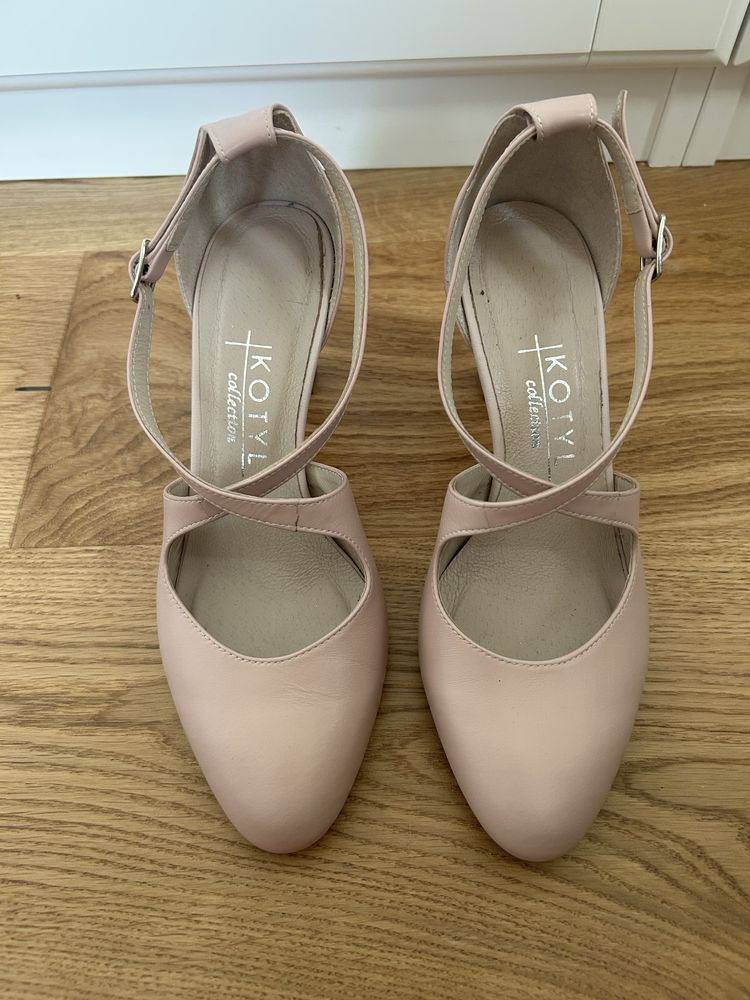 Buty na obcasie czółenka pudrowy róż kotyl
