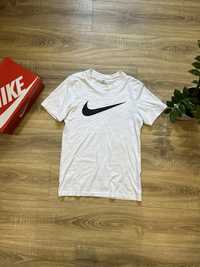 [S] Біла футболка Nike