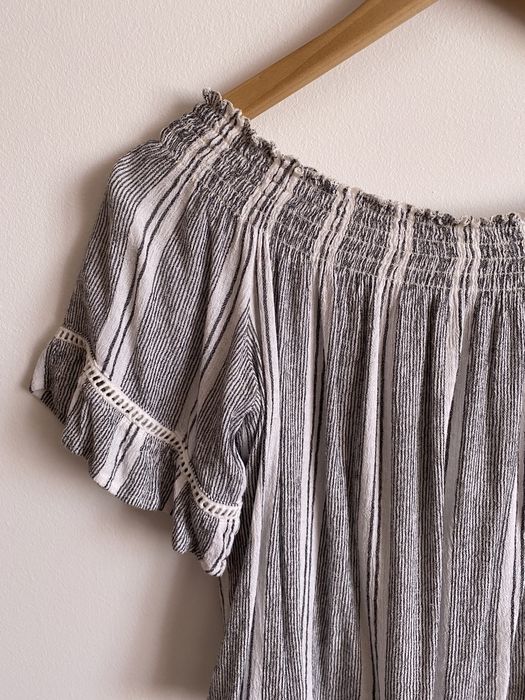 Blusa cai cai preta e branca Bershka