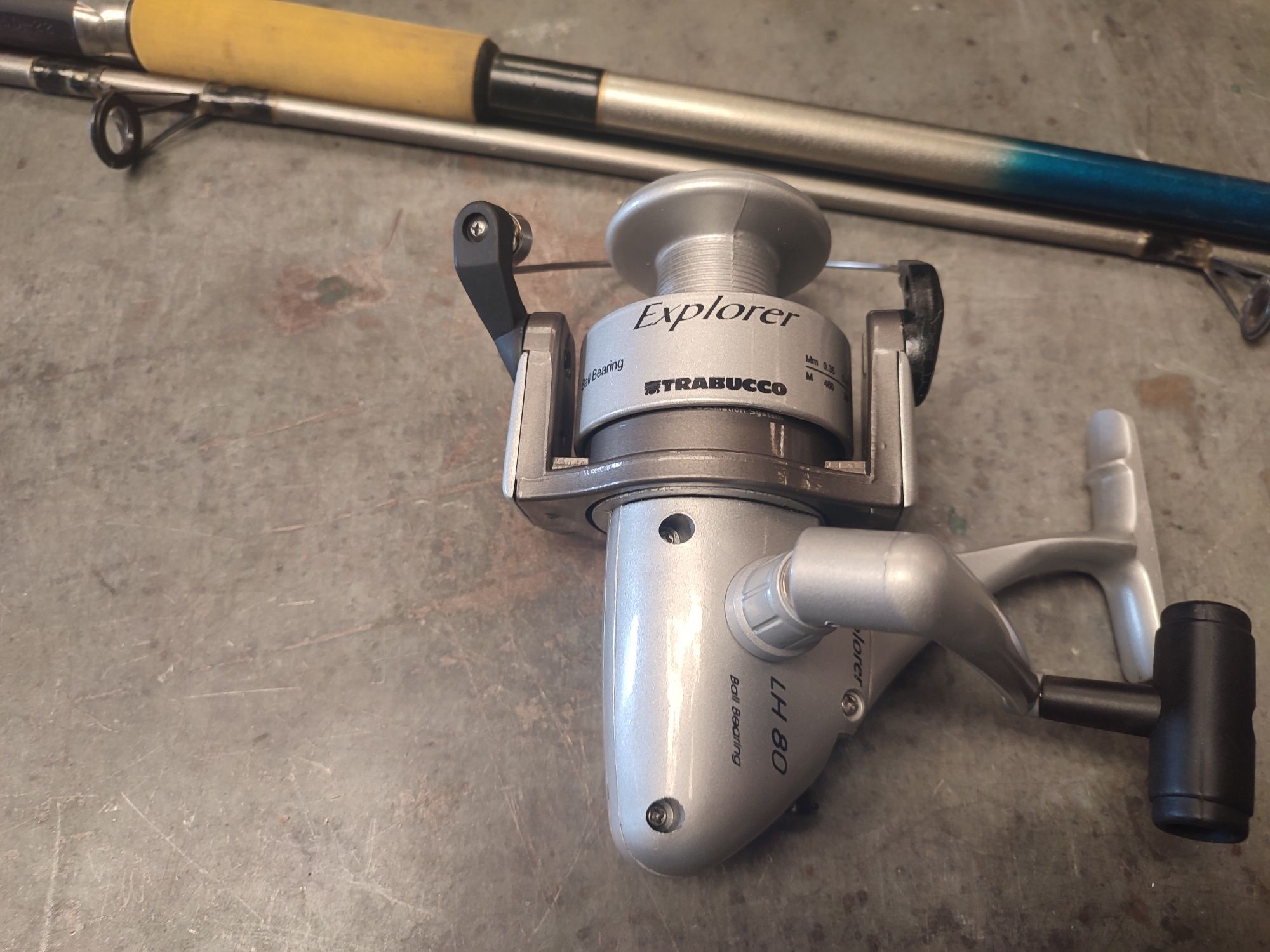Cana de pesca com carrinho novo