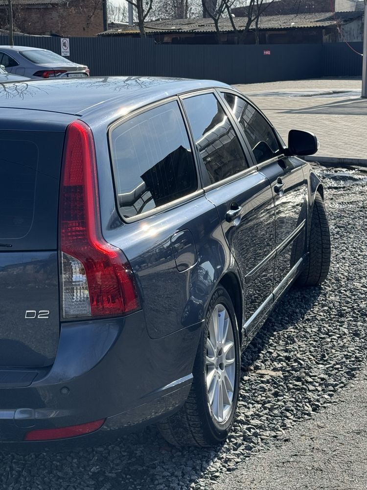 Продам Volvo v50 D2
