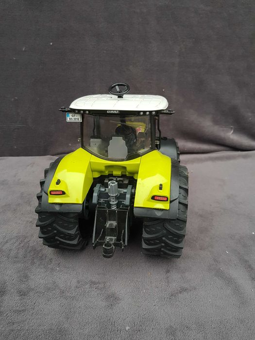 Bruder Claas Axion 950 Traktor