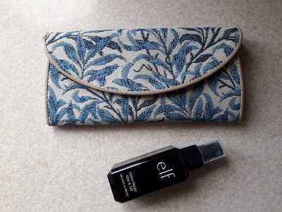 Стильный гобеленовый кошелек в принт листья