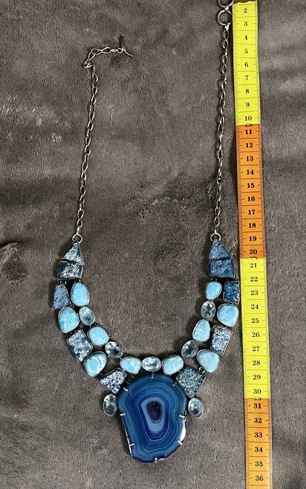 Продам колье серебро м натуральными камнями