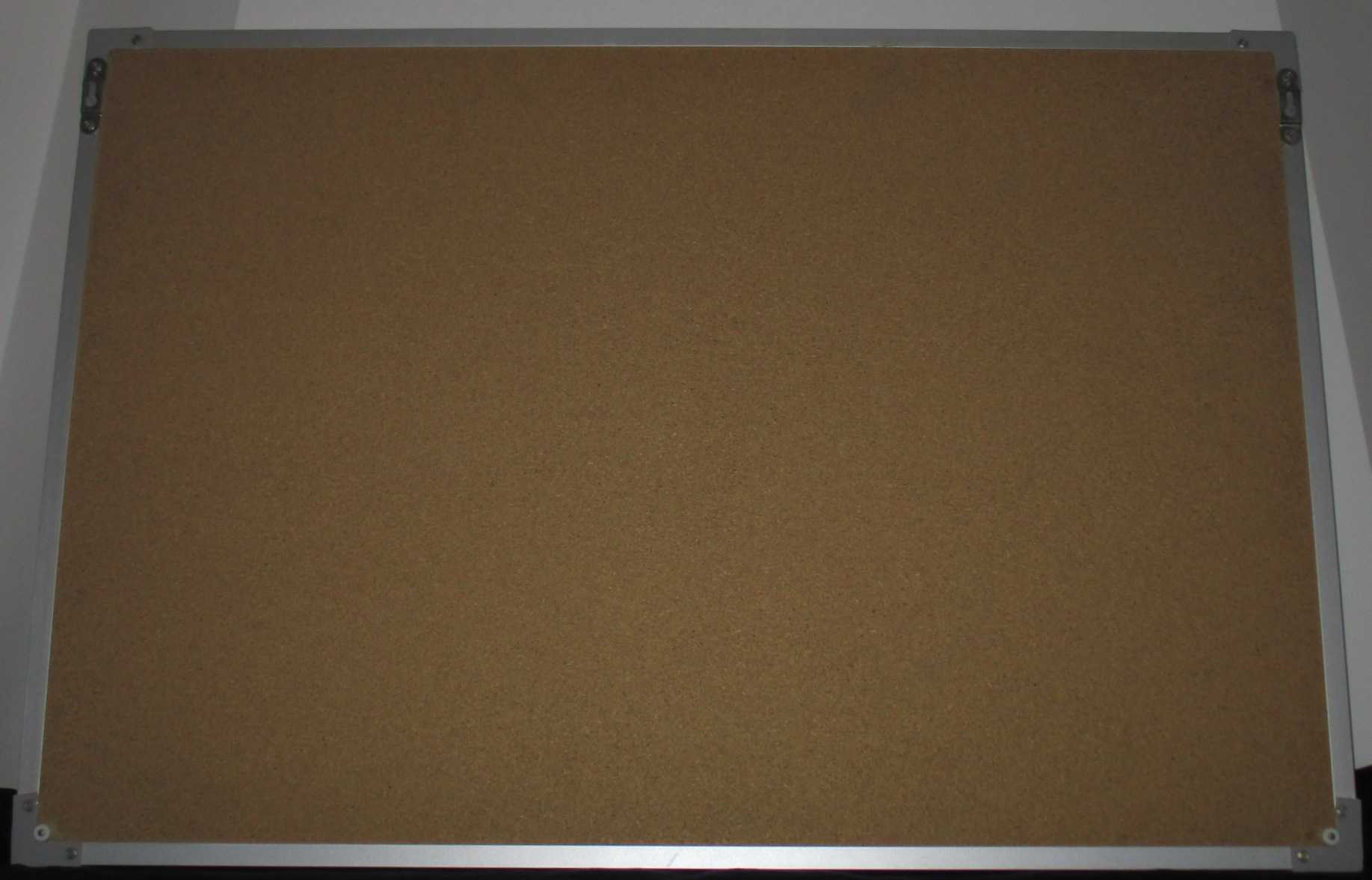 Quadro de Cortiça com Moldura em Alumínio