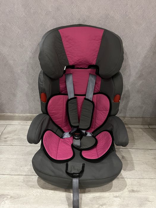 Дитяче автокрісло.Детское автокресло Есть наклон для сна.