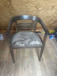 Stare zabytkowe krzesło